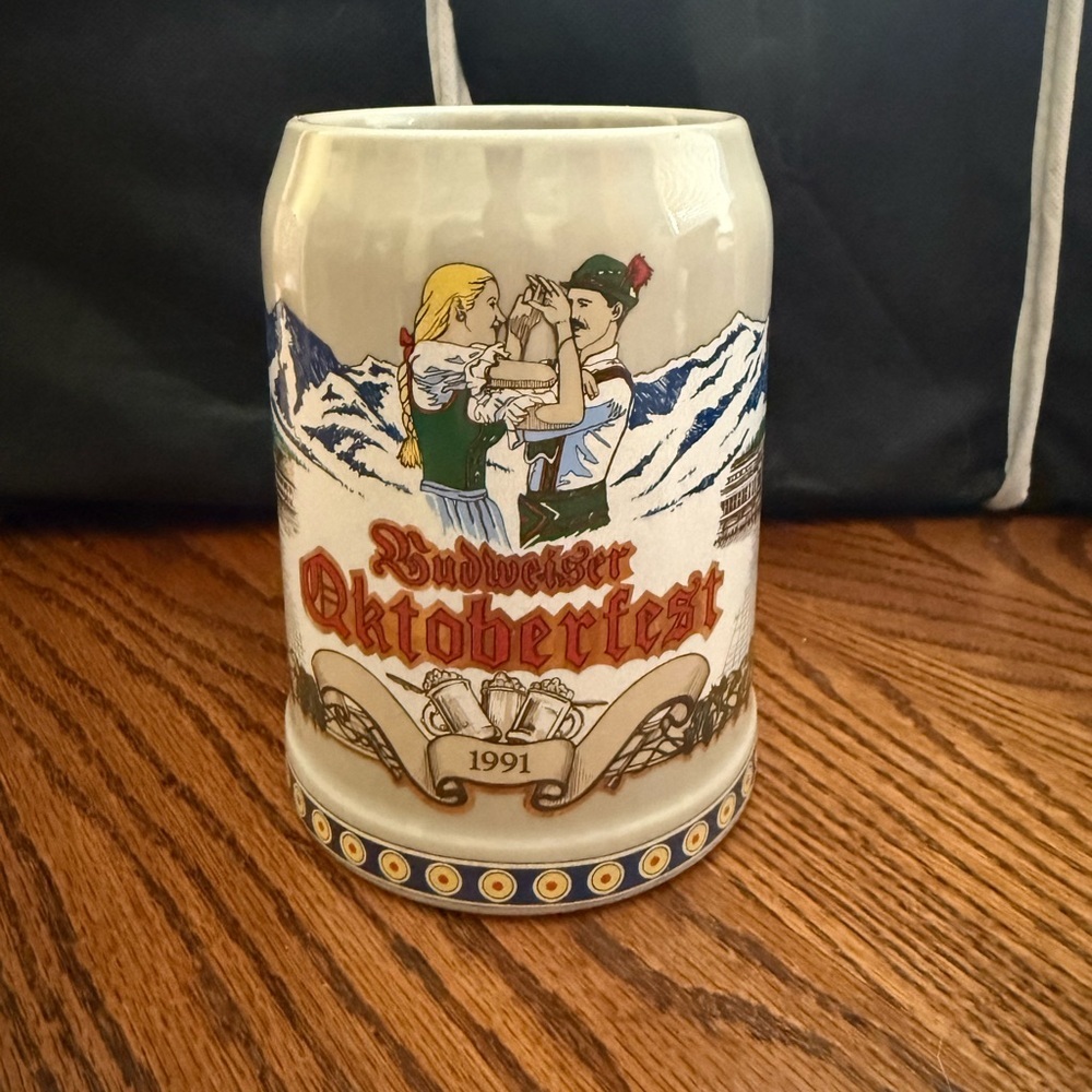 Budweiser Oktoberfest 1991 Stein with Festive Scene